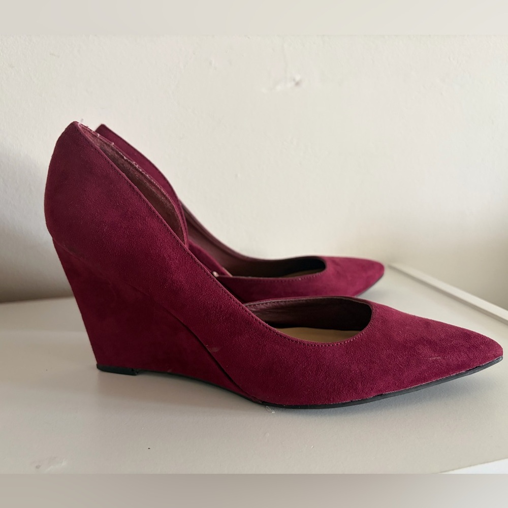 Shoe Dazzle Red Heels Elegant Suede Pumps - Picture 2 of 5